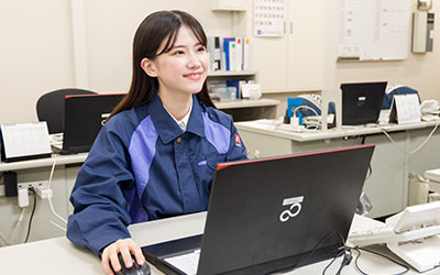 社員が働く様子