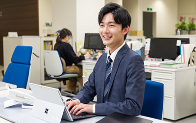 社員が働く様子